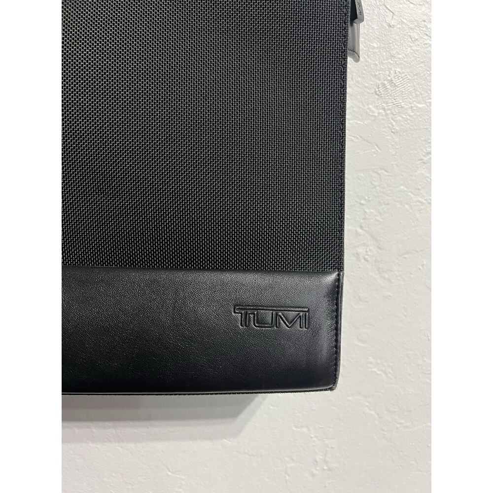Tumi Bag Purse Nylon Ballistic Tote Leather Work Black Shoulder Classic Travel - Picture 2 of 7